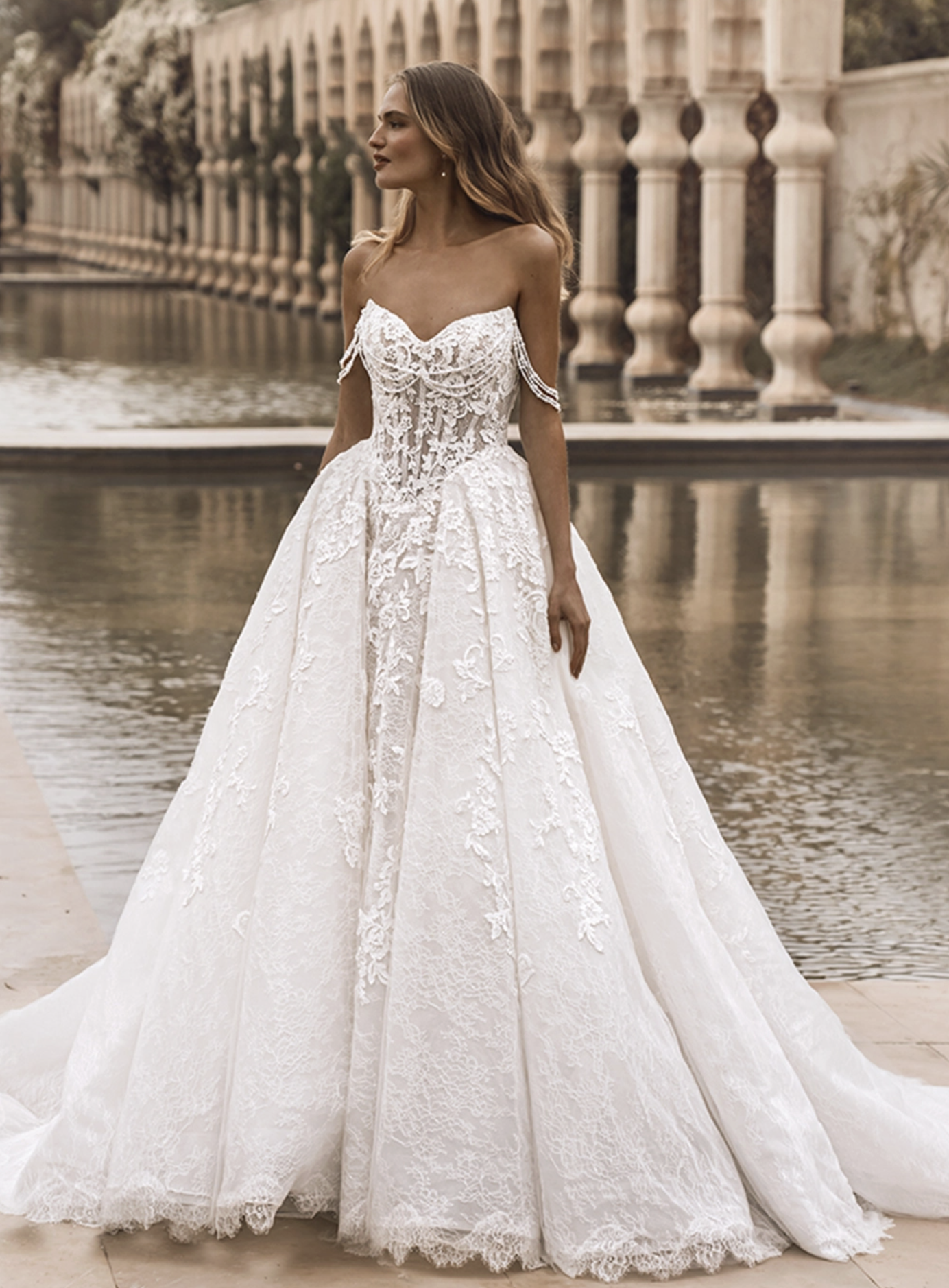 Bridal Trends That Will Still Look Stunning in 10 Years. Desktop Image