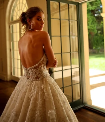 Amalia Carrara 396 #3 thumbnail